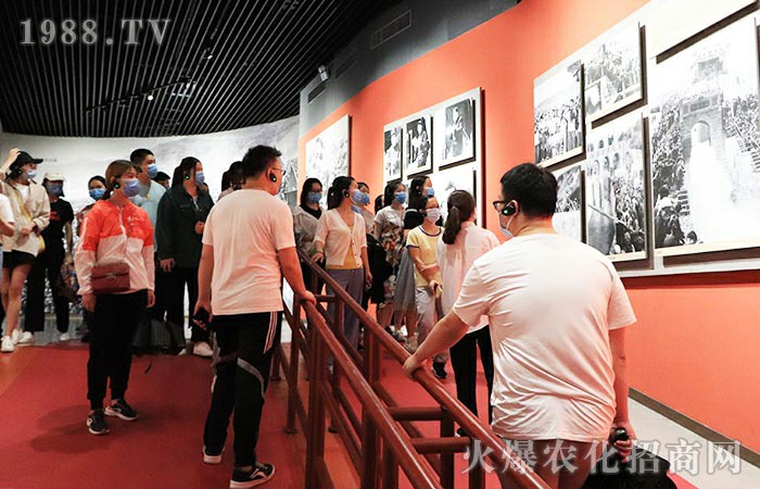 團(tuán)結(jié)協(xié)作，學(xué)習(xí)紅旗渠精神