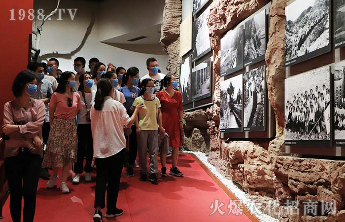 不拋棄，不放棄！艱苦奮斗，自力更生！