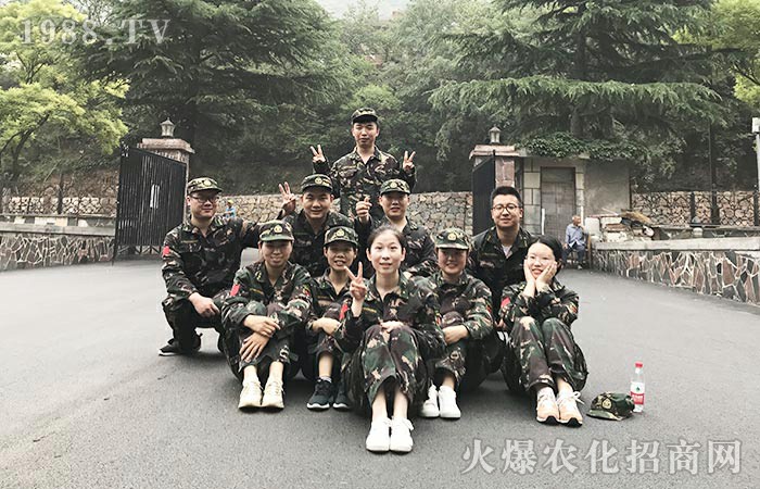 紅旗，共克時艱！精神之渠，永不斷流！