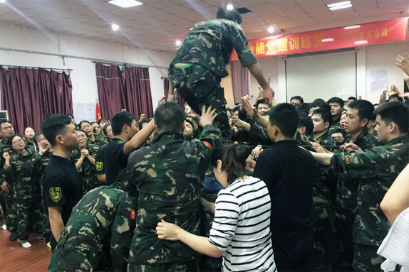 成功路上充滿荊棘，團(tuán)結(jié)一心，終讓我們所向披靡！
