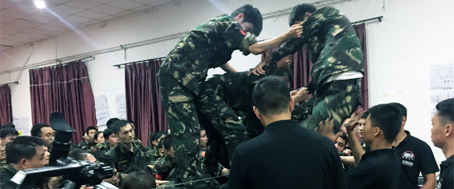不拋棄，不放棄，全力以赴火爆人，凝聚一心戰(zhàn)佳績(jī)！