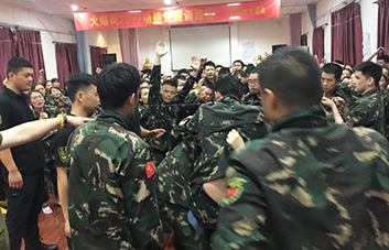 險(xiǎn)阻再高，高不過(guò)我們的斗志！