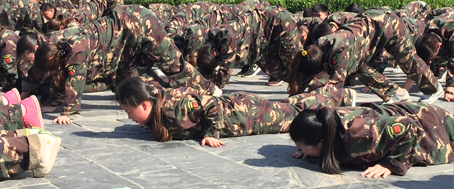 一人犯錯(cuò)全體受罰，這就是團(tuán)隊(duì)精神！