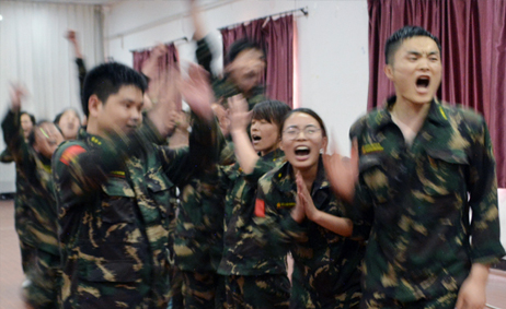 勇者無(wú)所畏懼，強(qiáng)者奮勇?tīng)?zhēng)先！